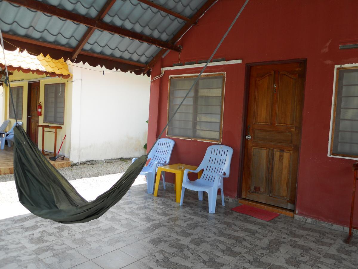 Rainbow Lodge Pantai Cenang  Bagian luar foto